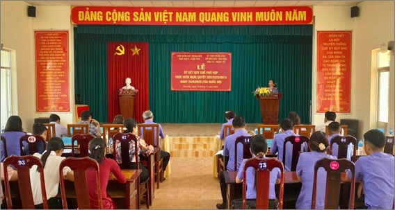 VKSND Khu vực 8 - Cần Thơ:      Ký kết Quy chế phối hợp với Ủy ban nhân dân các xã trong việc thực hiện thí điểm Viện kiểm sát nhân dân khởi kiện vụ án dân sự công ích theo Nghị quyết số 205/2025/QH15 ngày 24/6/2025 của Quốc hội
